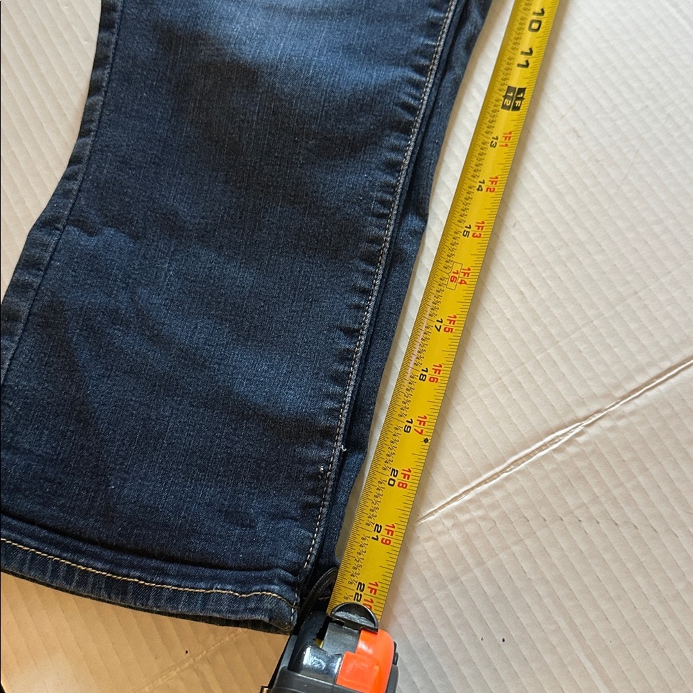 Denizen from Levi's Women's Modern Crop Jeans - Dark Blue - Picture 15 of 16